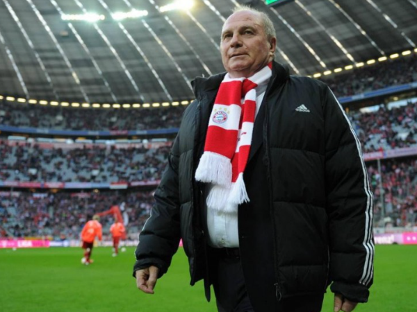 Legenda Bayern Uli Hoeness Ambruk di Tengah Acara Golf